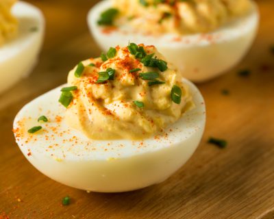 Schaal 50 gevulde eieren